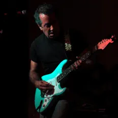 Dengarkan Joe Caro & The Met Band, tonton video musik, baca bio, lihat tanggal tur & lainnya!
