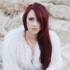 Luister naar Liz Anne Hill, bekijk muziekvideo's, lees de bio, bekijk de tourdata, en meer!