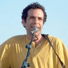 聆聽 דני הדר、觀看音樂影片、閱讀小傳、查看巡演日期等！