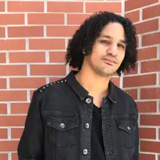Dengarkan LWin, tonton video musik, baca bio, lihat tanggal tur & lainnya!