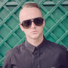 Shaun Warnerを聴いたり、ミュージックビデオを鑑賞したり、経歴やツアー日程などを確認したりしましょう！