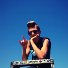 Dengarkan Gas Cap, tonton video musik, baca bio, lihat tanggal tur & lainnya!