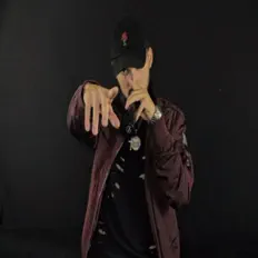 Poslechněte si interpreta Slee, sledujte hudební videa, přečtěte si životopis, podívejte se na data turné a další informace.