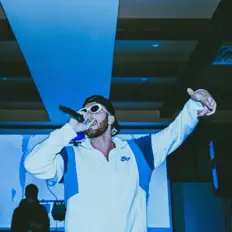 Hör dir Sammy K an, schau dir Musikvideos an, lies die Biografie, finde Tourdaten und mehr!