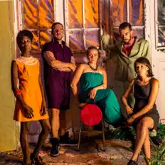 Poslechněte si interpreta Miss Sassoeur & les Sassys, sledujte hudební videa, přečtěte si životopis, podívejte se na data turné a další informace.