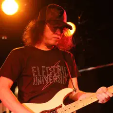 Escucha a 手島 いさむ, mira videos musicales, lee su biografía, consulta las fechas de las gira y más.