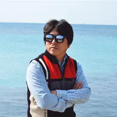 Yu Sang Rok सुनें, म्यूज़िक वीडियो देखें, बायो पढ़ें, दौरे की तारीखें और बहुत कुछ देखें!
