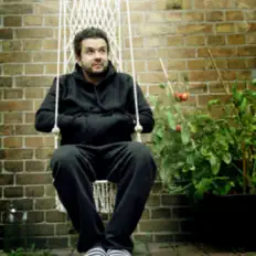 Ακούστε περιεχόμενο από Oliver Polak, παρακολουθήστε μουσικά βίντεο, διαβάστε το βιογραφικό, δείτε ημερομηνίες περιοδείας, και πολλά ακόμη!