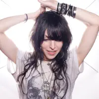 Ascolta undefined, guarda video musicali, leggi la biografia, vedi le date del tour & altro!