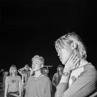 收听 undefined、观看音乐视频、阅读小传、查看巡演日期等 ！