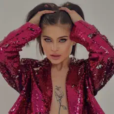 TAYTA सुनें, म्यूज़िक वीडियो देखें, बायो पढ़ें, दौरे की तारीखें और बहुत कुछ देखें!