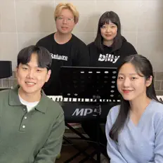 Écoutez iWE, regardez des vidéoclips, lisez la biographie, consultez les dates de tournée et plus encore !