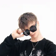 Zox सुनें, म्यूज़िक वीडियो देखें, बायो पढ़ें, दौरे की तारीखें और बहुत कुछ देखें!