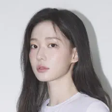 Choi Yoonjiを聴いたり、ミュージックビデオを鑑賞したり、経歴やツアー日程などを確認したりしましょう！