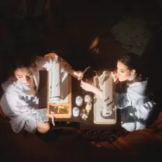 Listen to Fillas de Cassandra, watch music videos, read bio, see tour dates & more!