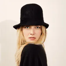 Listen to Marie Poulain, watch music videos, read bio, see tour dates & more!
