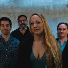收听 Skye Consort、观看音乐视频、阅读小传、查看巡演日期等 ！