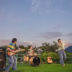 Ακούστε περιεχόμενο από BLUHWA, παρακολουθήστε μουσικά βίντεο, διαβάστε το βιογραφικό, δείτε ημερομηνίες περιοδείας, και πολλά ακόμη!