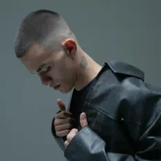 收听 ARSUL、观看音乐视频、阅读小传、查看巡演日期等 ！