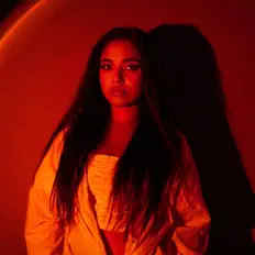 收听 That Gurl Bella、观看音乐视频、阅读小传、查看巡演日期等 ！