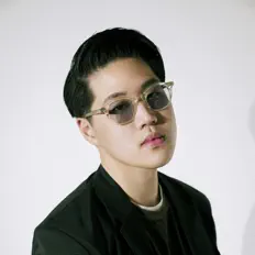 2MORΣLOWを聴いたり、ミュージックビデオを鑑賞したり、経歴やツアー日程などを確認したりしましょう！