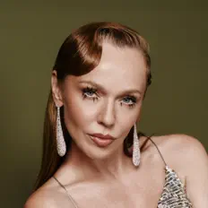 聆聽 Альбина Джанабаева、觀看音樂影片、閱讀小傳、查看巡演日期等！