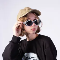 InJIIr을(를) 듣고, 뮤직 비디오를 보고, 약력을 읽고, 투어 일정 등을 확인하세요!