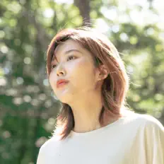 Dengarkan Hayeon, tonton video musik, baca bio, lihat tanggal tur & lainnya!