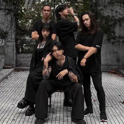 Listen to 黃花 Yellow Flower, watch music videos, read bio, see tour dates & more!
