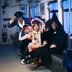 聆聽 Bee Bee Tan、觀看音樂影片、閱讀小傳、查看巡演日期等！