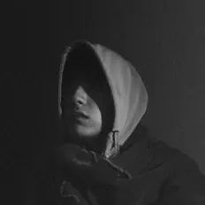 收听 THE COMMON、观看音乐视频、阅读小传、查看巡演日期等 ！