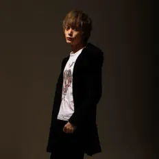 Poslechněte si interpreta Tomohiro, sledujte hudební videa, přečtěte si životopis, podívejte se na data turné a další informace.