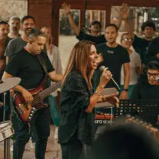 Ascolta Casa Del Padre Adoración, guarda video musicali, leggi la biografia, vedi le date del tour & altro!