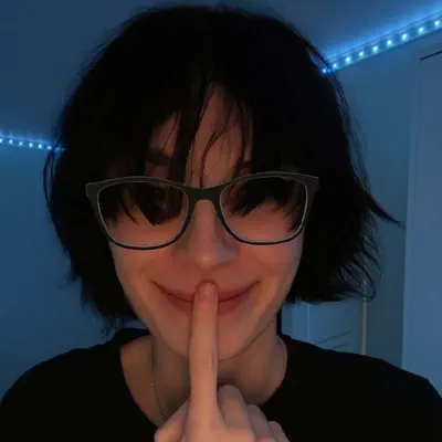 Poslechněte si interpreta снялцепи, sledujte hudební videa, přečtěte si životopis, podívejte se na data turné a další informace.