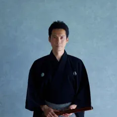 Escucha a Akihito Obama, mira videos musicales, lee su biografía, consulta las fechas de las gira y más.