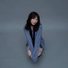 DREYAを聴いたり、ミュージックビデオを鑑賞したり、経歴やツアー日程などを確認したりしましょう！