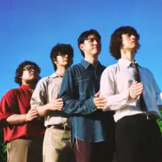 聆聽 HOA、觀看音樂影片、閱讀小傳、查看巡演日期等！