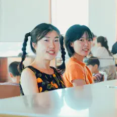聆聽 Panema、觀看音樂影片、閱讀小傳、查看巡演日期等！