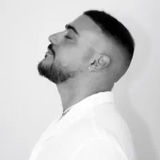 Escucha a אברהם חתומה, mira videos musicales, lee su biografía, consulta las fechas de las gira y más.