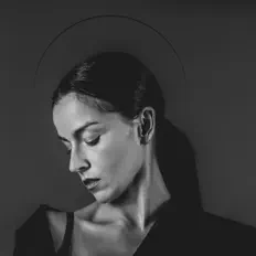 Escucha a DIULI, mira videos musicales, lee su biografía, consulta las fechas de las gira y más.