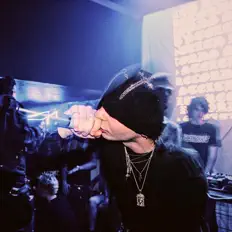 聆聽 $ulee、觀看音樂影片、閱讀小傳、查看巡演日期等！