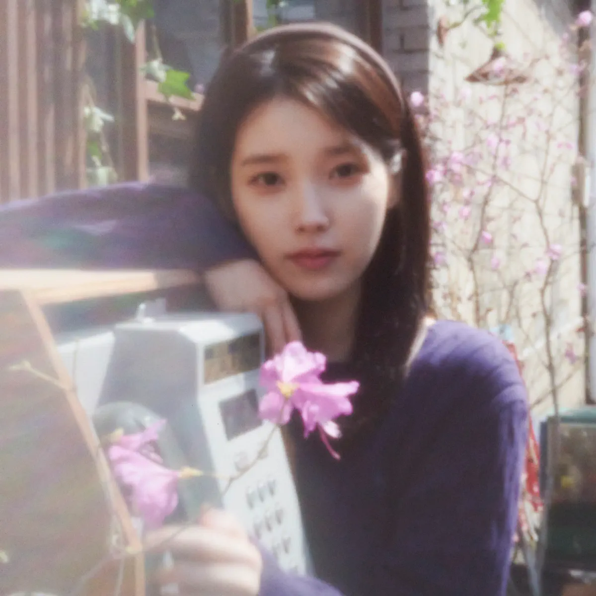 IU