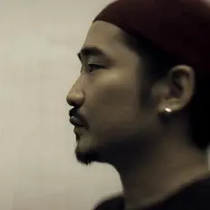Escucha a 疆, mira videos musicales, lee su biografía, consulta las fechas de las gira y más.