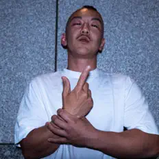 Dengarkan LayGan, tonton video musik, baca bio, lihat tanggal tur & lainnya!