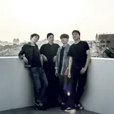 聆聽 zzzaam、觀看音樂影片、閱讀小傳、查看巡演日期等！