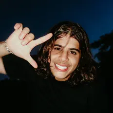 AD dinle, müzik videolarını izle, biyografisini oku, tur tarihlerini ve daha fazlasını gör!