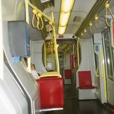 Mo’aを聴いたり、ミュージックビデオを鑑賞したり、経歴やツアー日程などを確認したりしましょう！