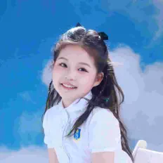 聆聽 春天、觀看音樂影片、閱讀小傳、查看巡演日期等！