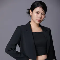 聆聽 최향、觀看音樂影片、閱讀小傳、查看巡演日期等！