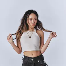 收听 Dena、观看音乐视频、阅读小传、查看巡演日期等 ！